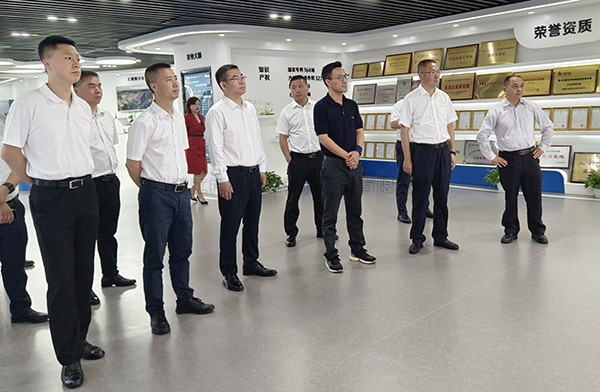 �������˴�ί�ḱ������塢�н���ί��Ƕ������ʿ����鸰97���ʿ������