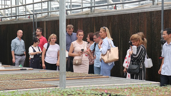 ÑÐÐÞ°àÒ»ÐÐÀ´µ½ÓÉ97¹ú¼ÊÓëÏôɽũ¿ÆËùÍŽá´î½¨µÄÏÖ´úũҵ¹¤ÒµÔ°¾ÙÐп¼²ì ÑÐÐÞ°àÒ»ÐÐÀ´µ½ÓÉ97¹ú¼ÊÓëÏôɽũ¿ÆËùÍŽá´î½¨µÄÏÖ´úũҵ¹¤ÒµÔ°¾ÙÐп¼²ì