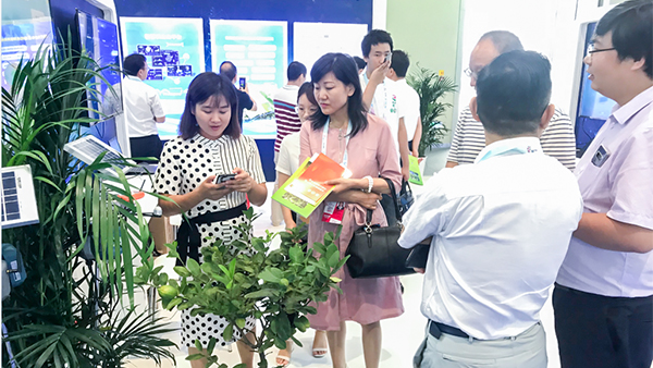 �οͿ�ͨ��ɨ���ά����鴫������ʵʱ�������