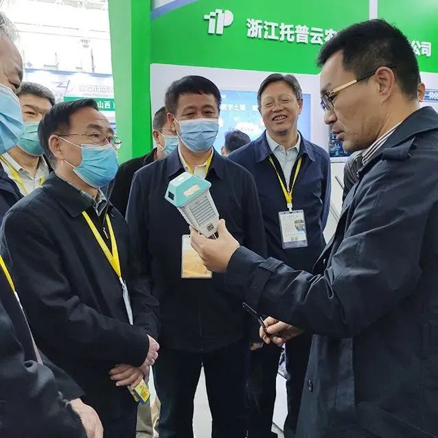 ���������³���κ�������Ρ��������᳤һ���������ұ�