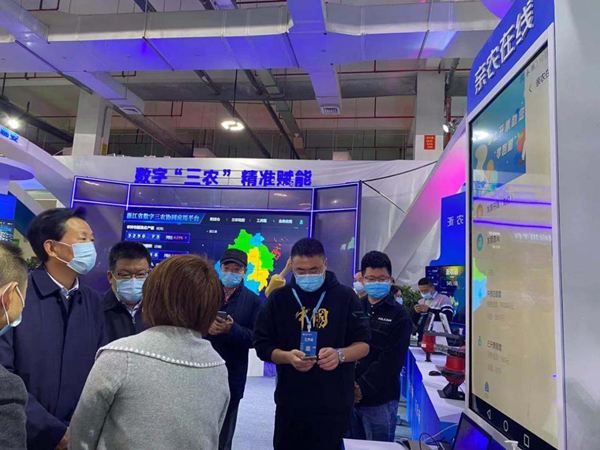 ��ʮ�����������������Ừ��ίԱ��ίԱ�����ҡ��㽭ũҵũ����������ͨ��һ����ȡ����ũ���ߡ���ػ㱨